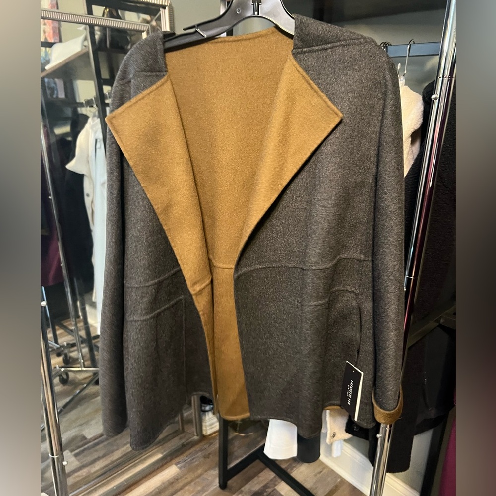 Lafayette 148 New York jacket / coat. Color Grey and Olive. Size Large